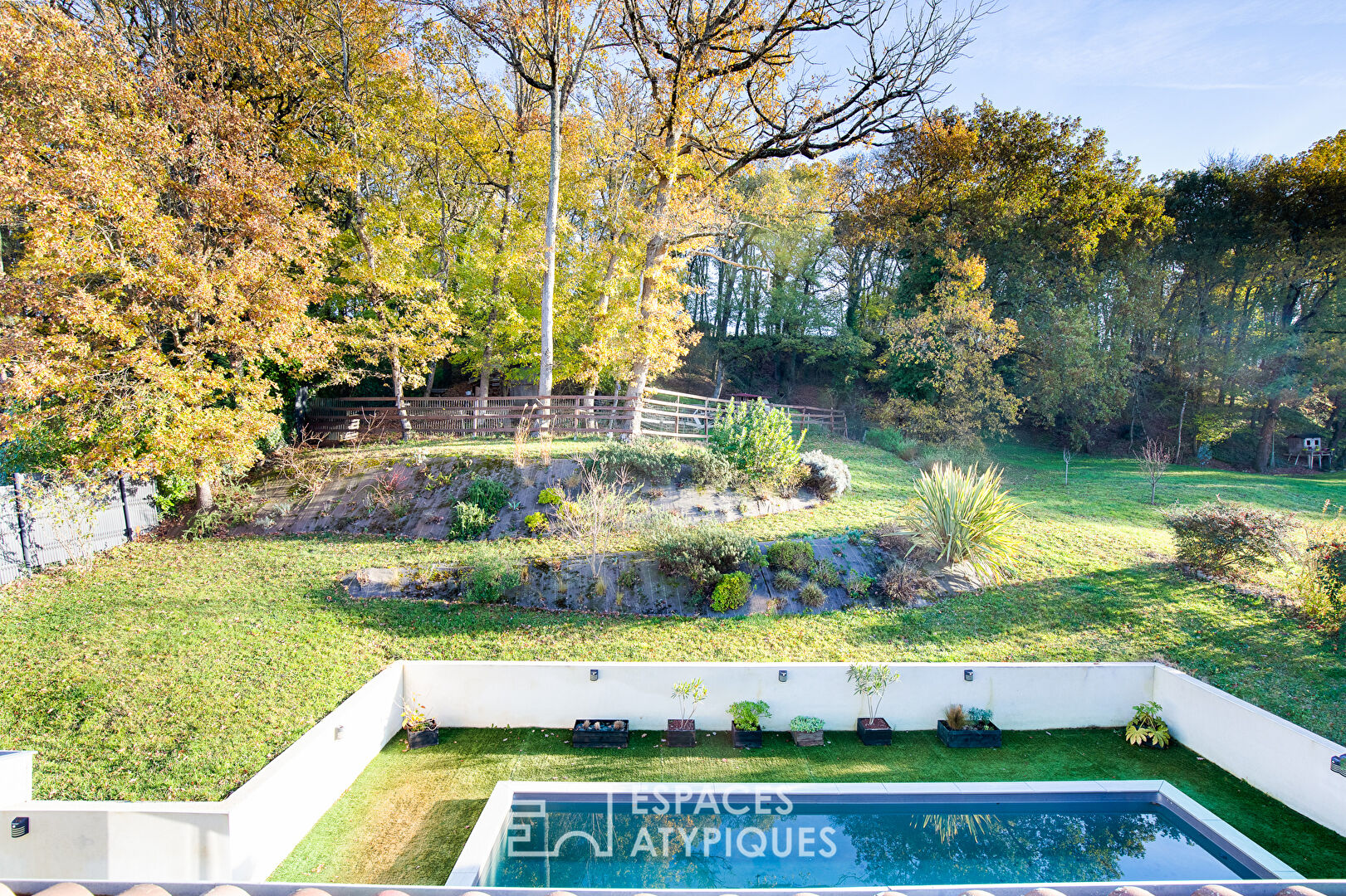Villa contemporaine avec piscine à La Salvetat Saint Gilles