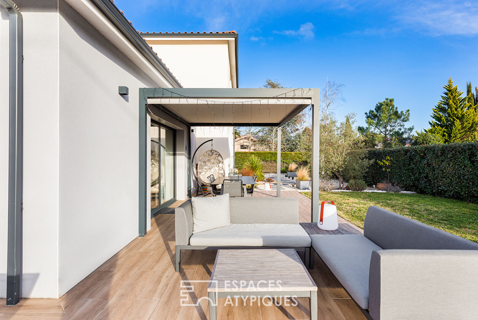 Maison contemporaine à Tournefeuille avec piscine et garage