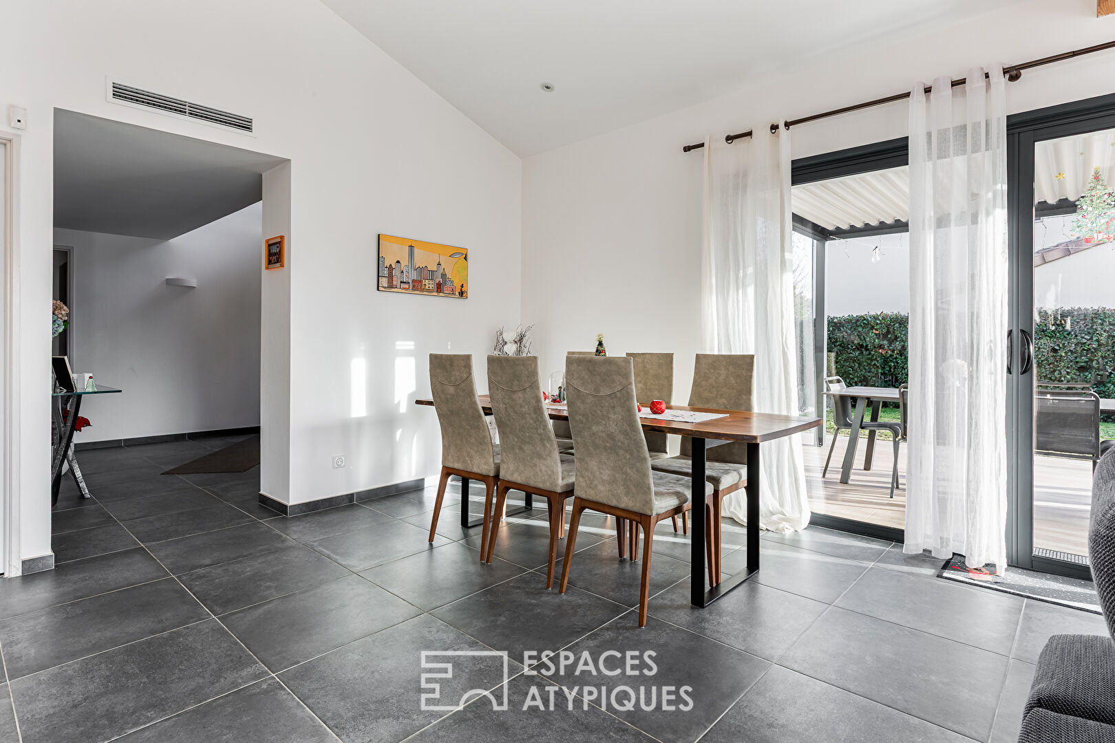 Maison contemporaine à Tournefeuille avec piscine et garage