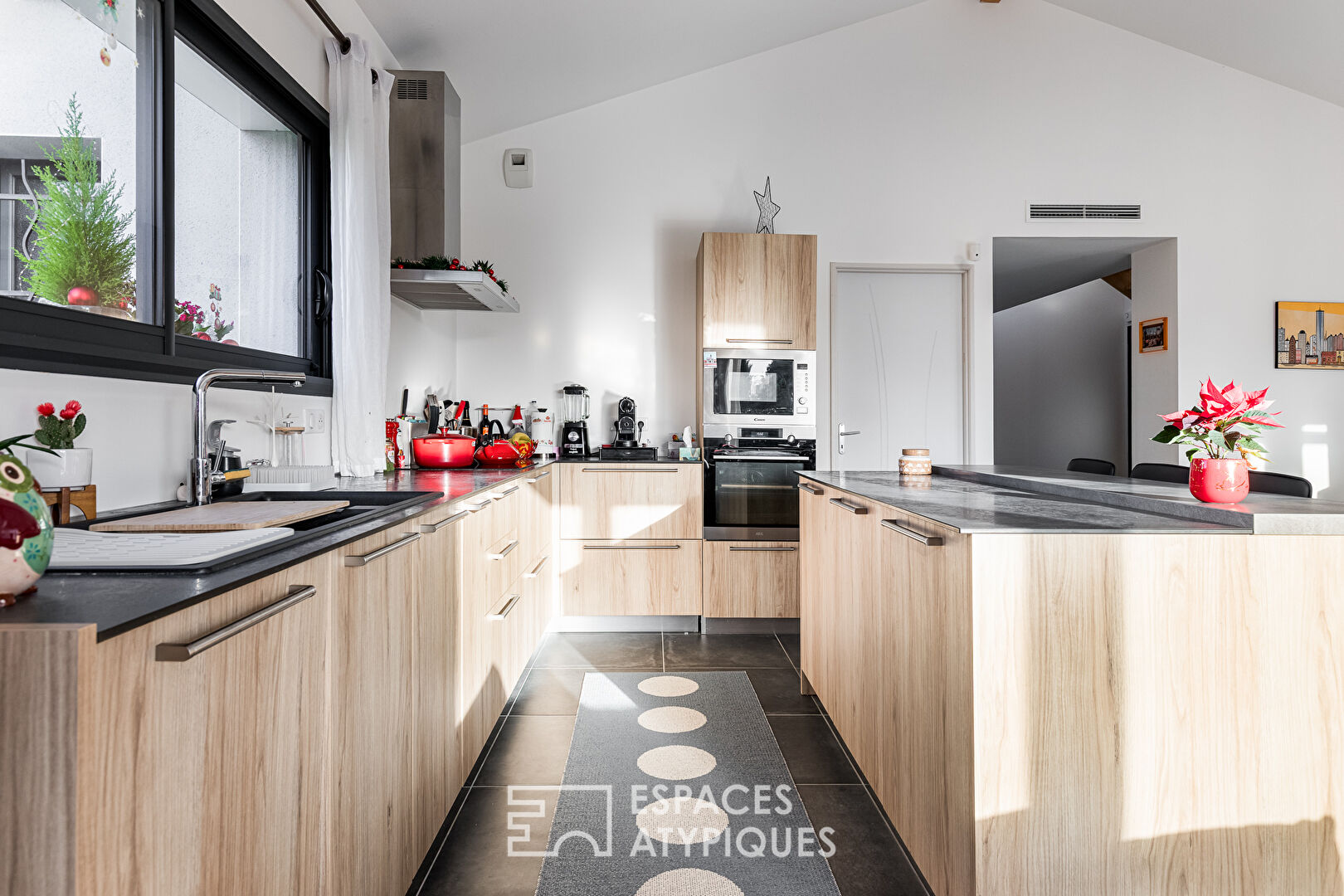 Maison contemporaine à Tournefeuille avec piscine et garage