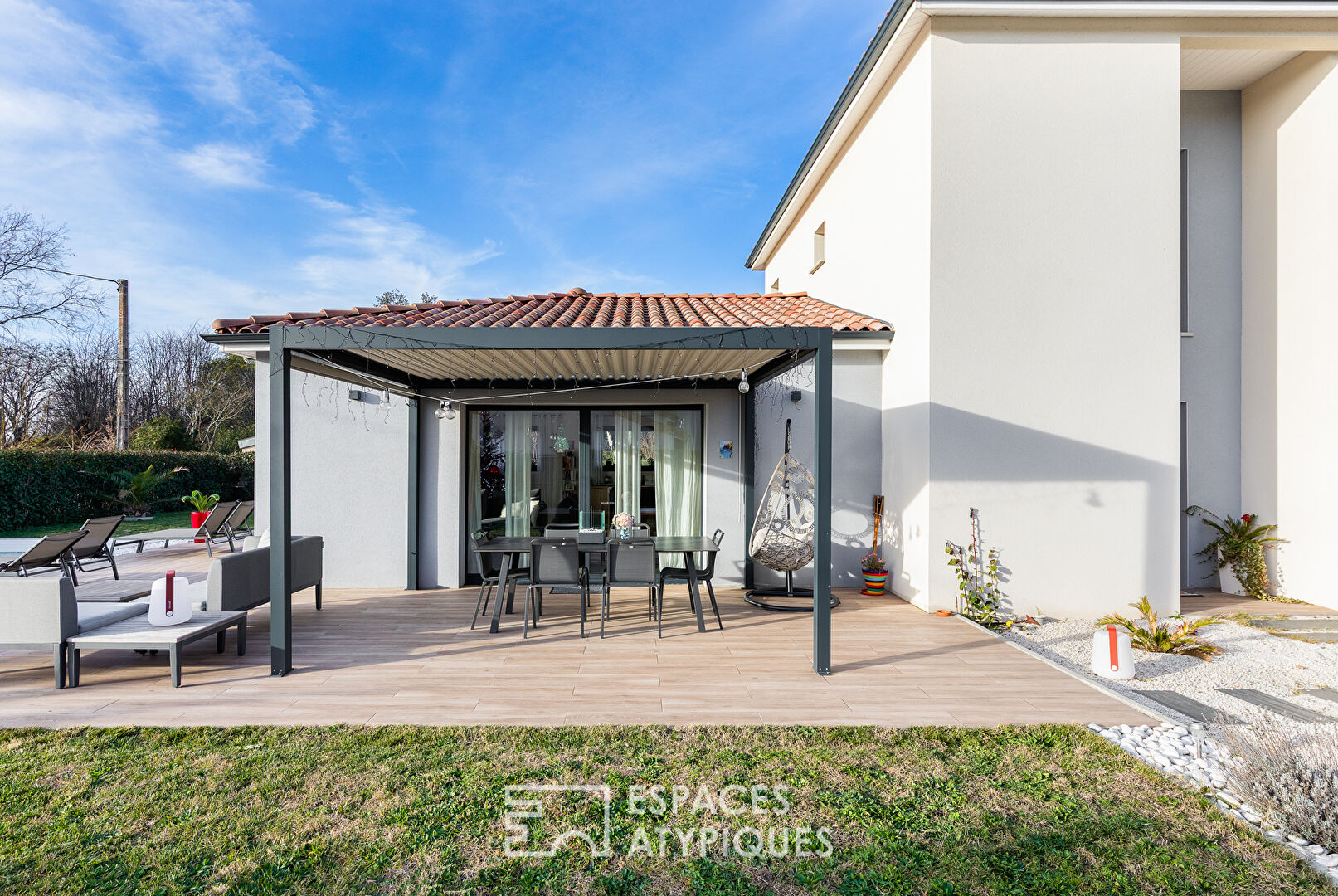 Maison contemporaine à Tournefeuille avec piscine et garage