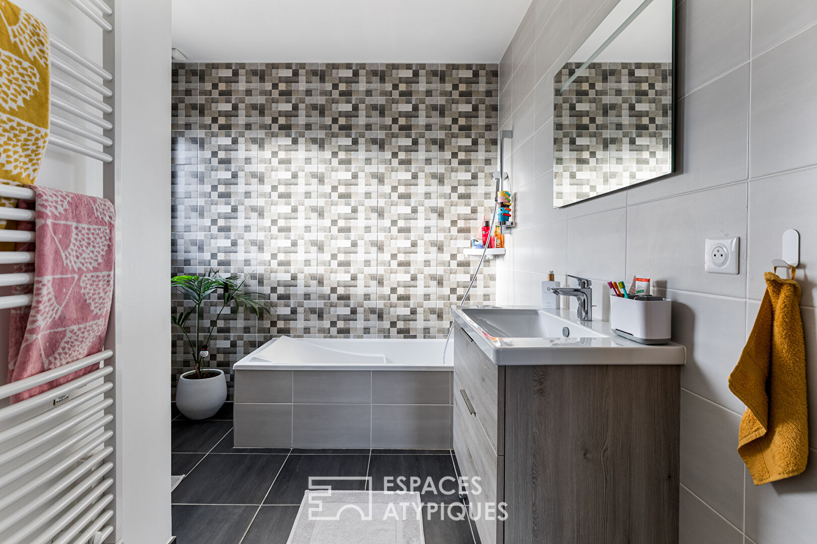 Maison contemporaine à Tournefeuille avec piscine et garage