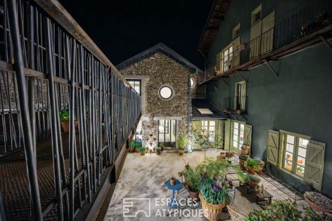 Upscale guest house and its bistro renovated by an architect in Ariège on the GR10