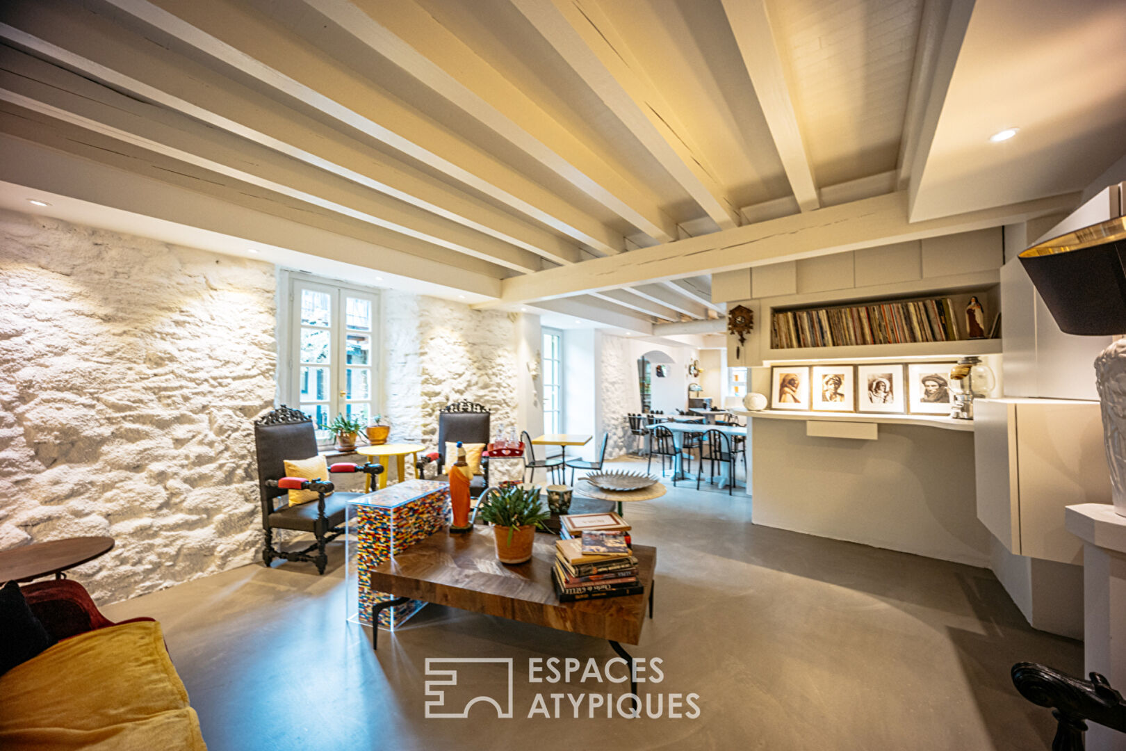 Maison d&rsquo;hôtes haut-de-gamme et son bistrot rénovés par un architecte en Ariège sur le GR10