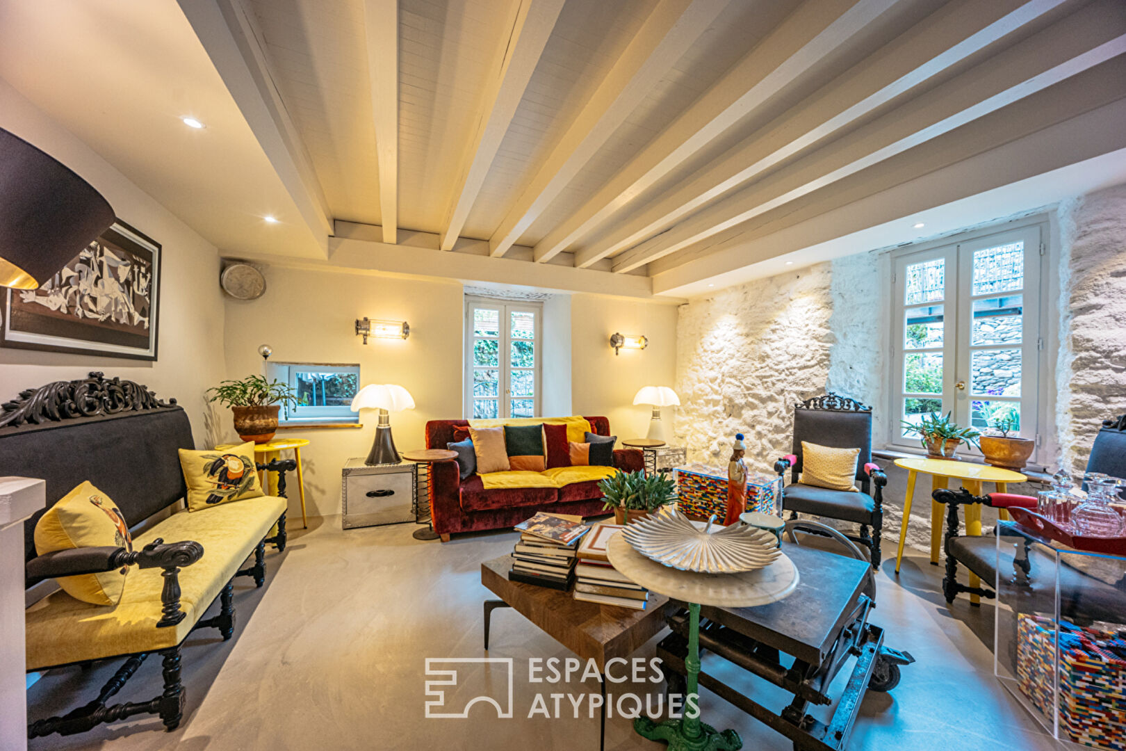 Maison d&rsquo;hôtes haut-de-gamme et son bistrot rénovés par un architecte en Ariège sur le GR10