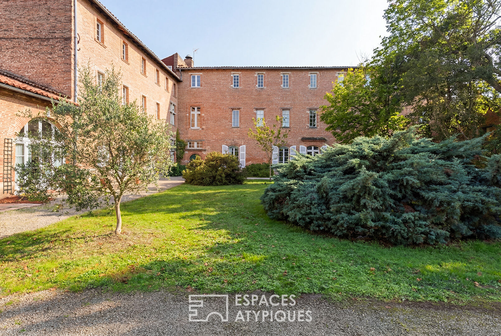 Charming apartment in the heart of La Cépière castle