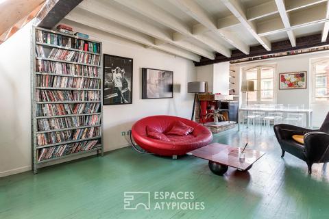 Top-floor duplex with terrace in Carmes