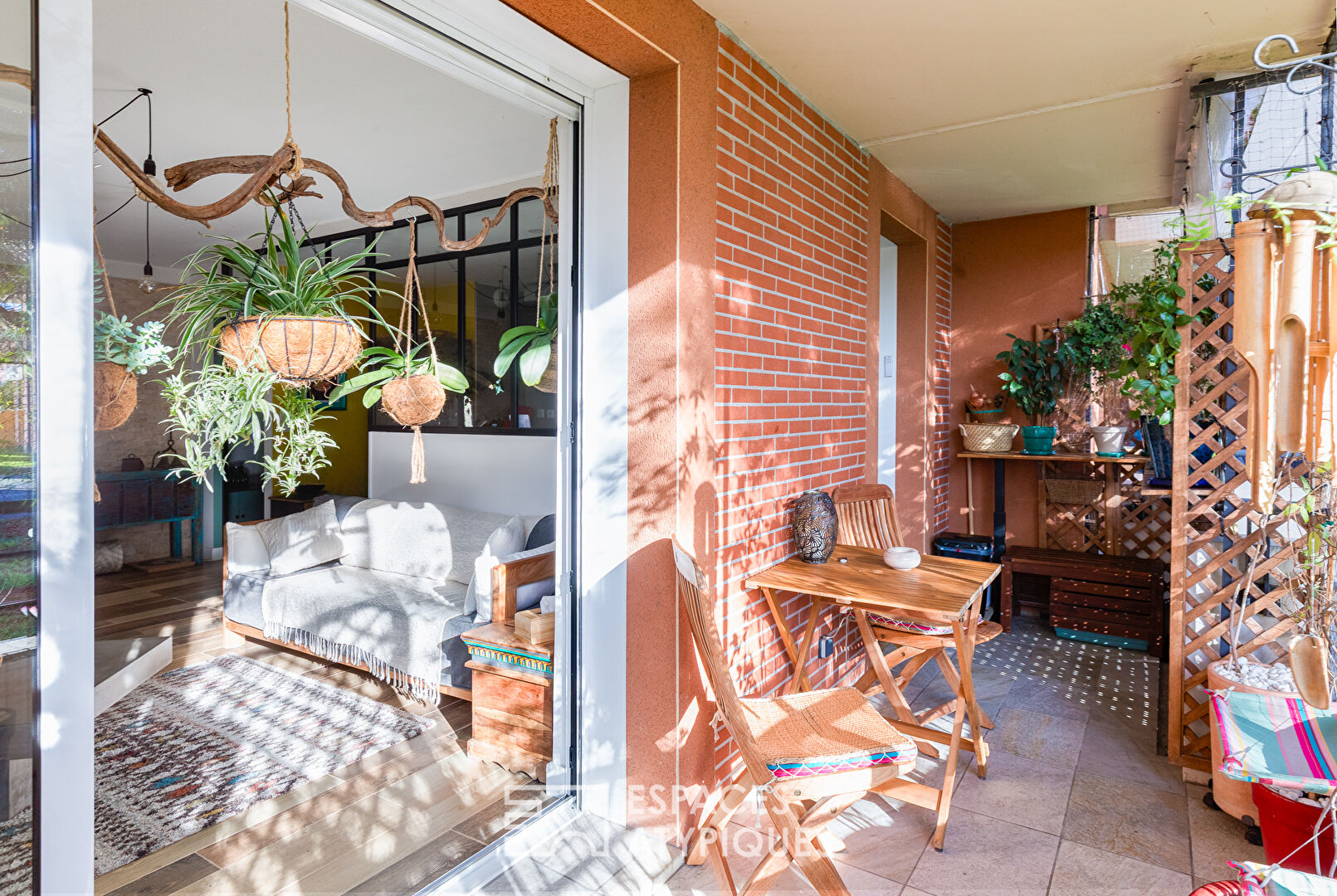 Appartement rénové avec terrasse, parking et piscine en copropriété à Toulouse