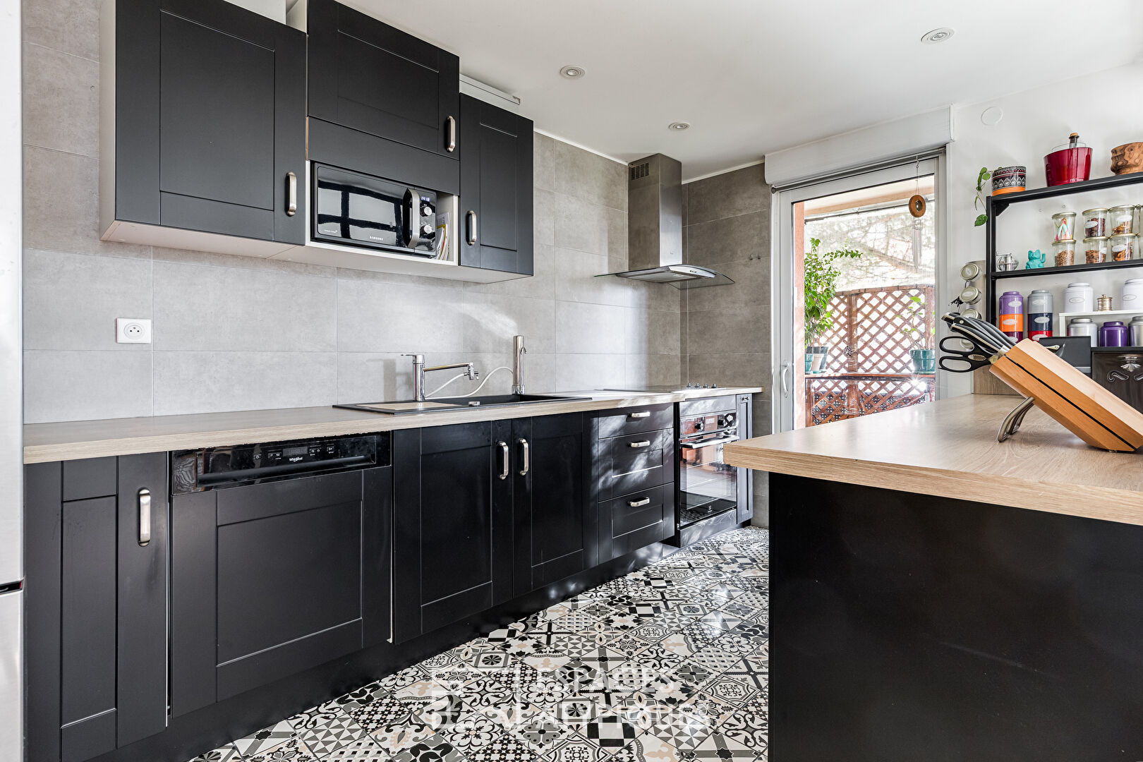 Appartement rénové avec terrasse, parking et piscine en copropriété à Toulouse