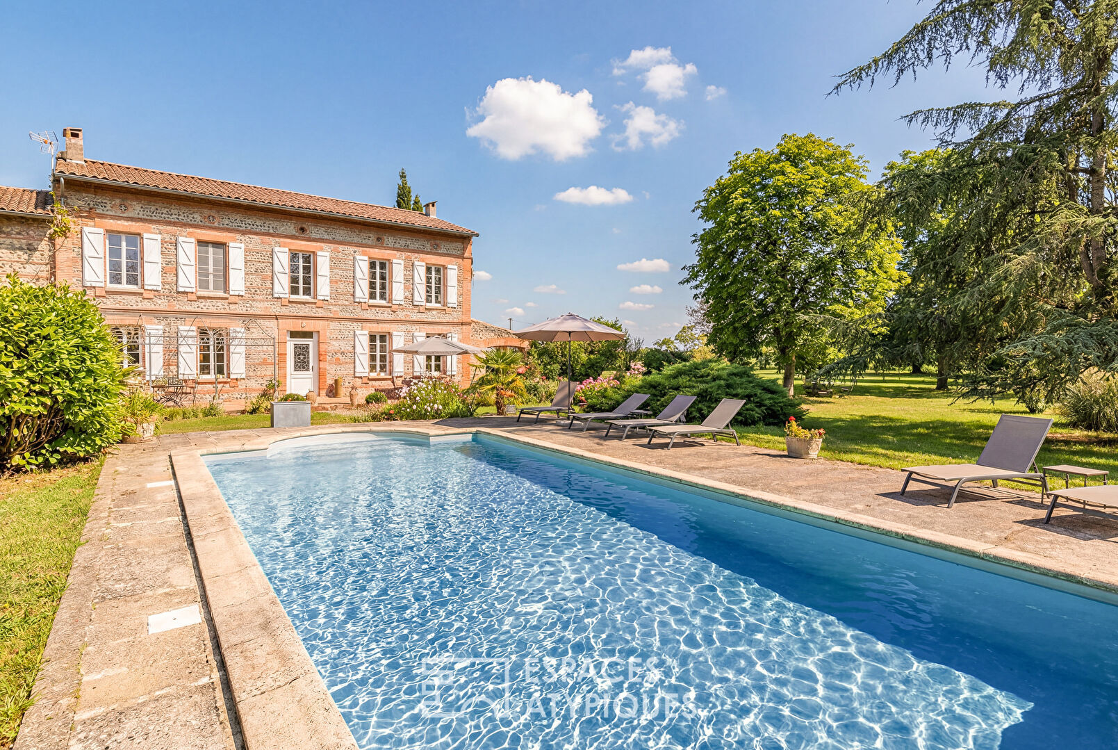 Maison de maître au coeur d&rsquo;un parc arboré à Lherm