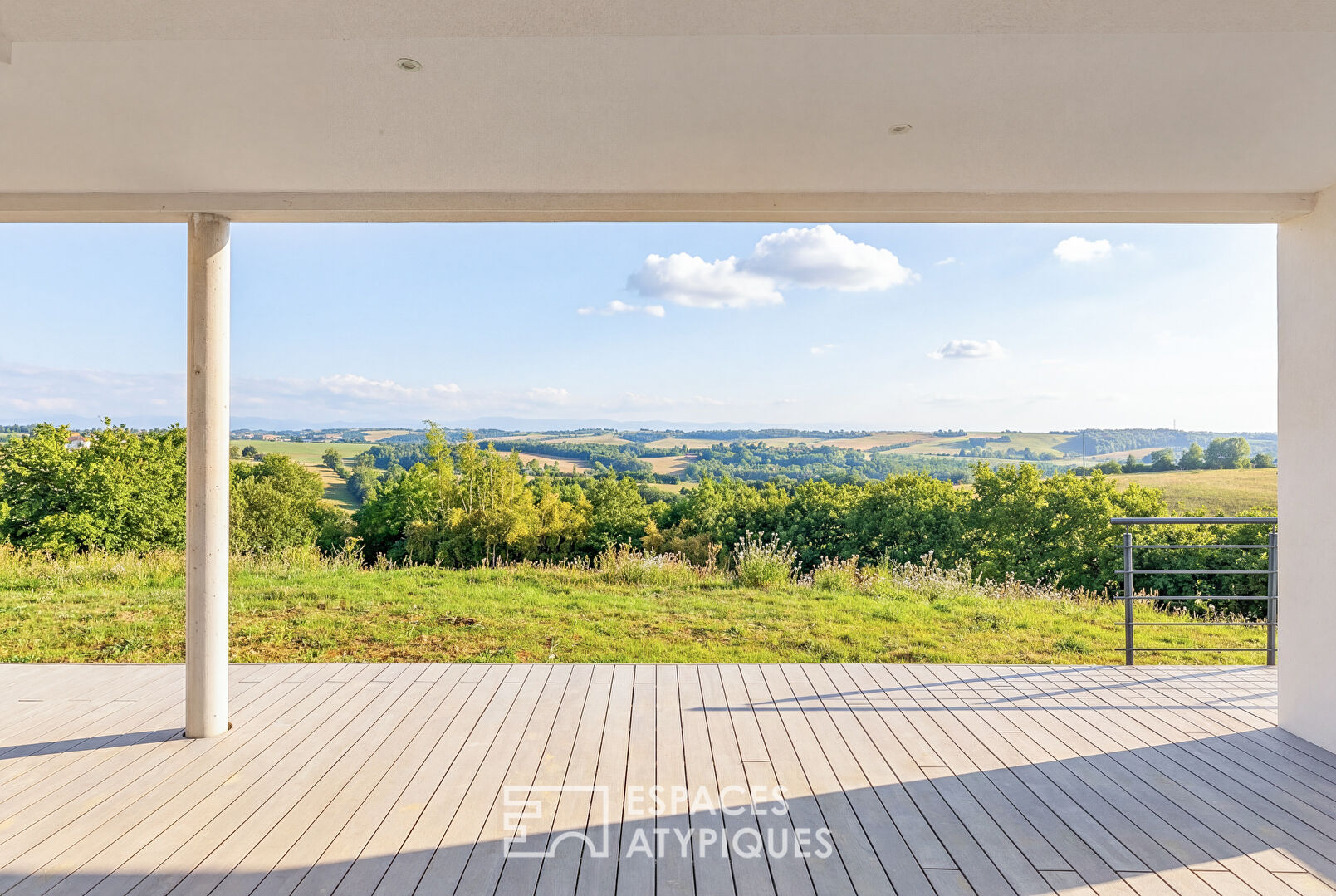Maison contemporaine avec vue unique à Nailloux