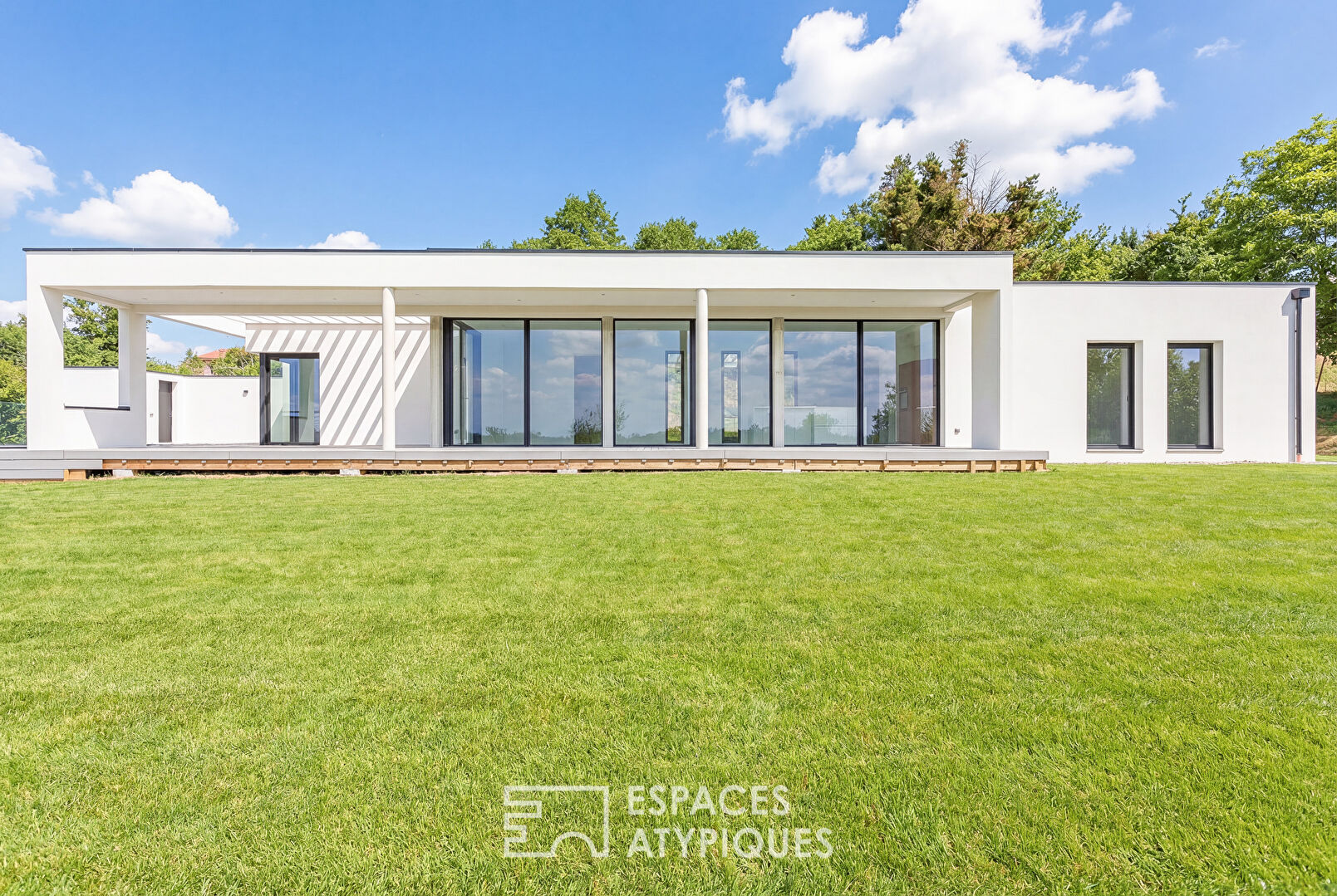 Maison contemporaine avec vue unique à Nailloux