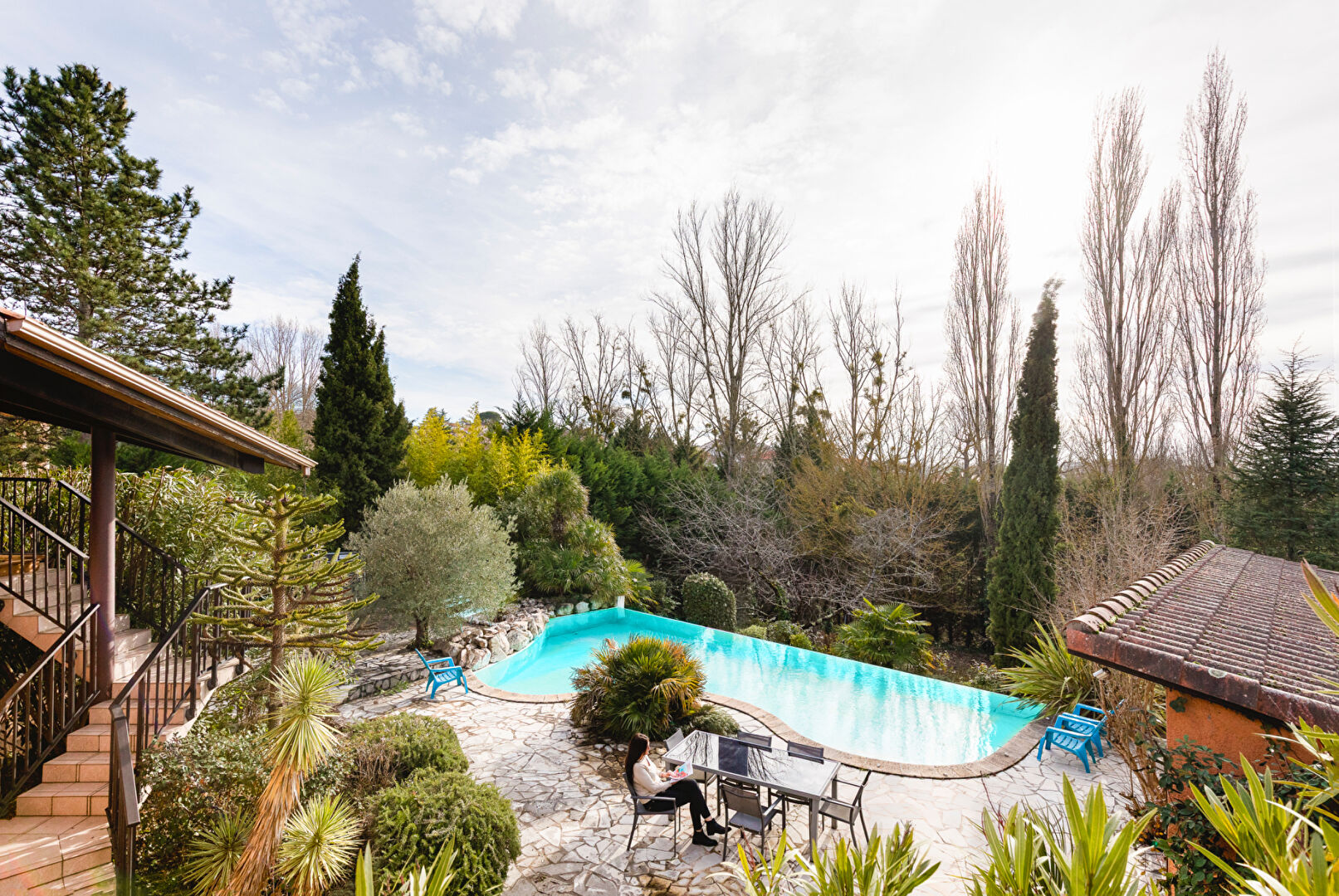 Maison d&rsquo;Architecte piscine et vue sur la campagne