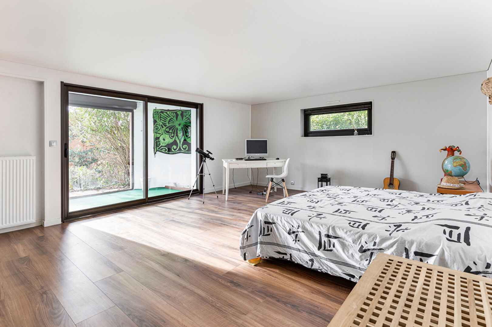Maison d&rsquo;Architecte piscine et vue sur la campagne