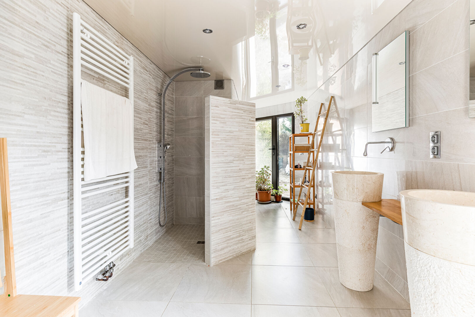 Maison d&rsquo;Architecte piscine et vue sur la campagne