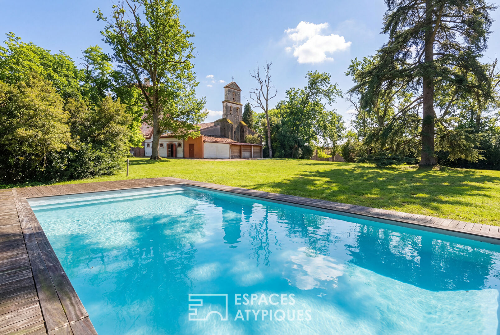 Presbytère réhabilité avec parc et piscine aux portes de Toulouse