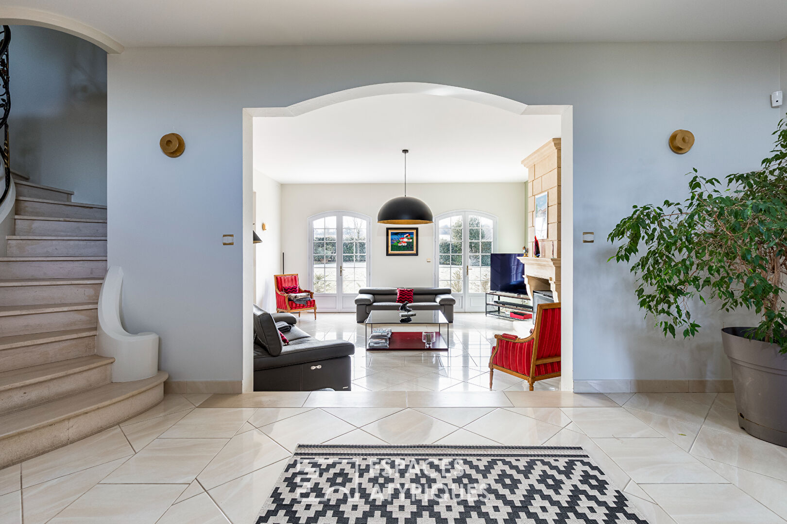 Maison d&rsquo;architecte et sa piscine à Préserville