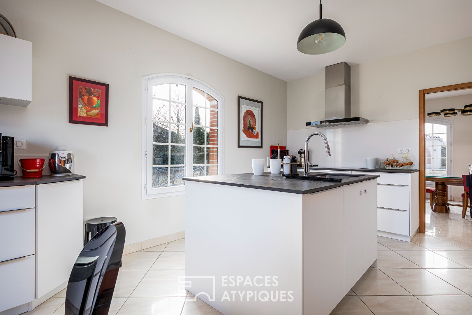 Maison d&rsquo;architecte et sa piscine à Préserville