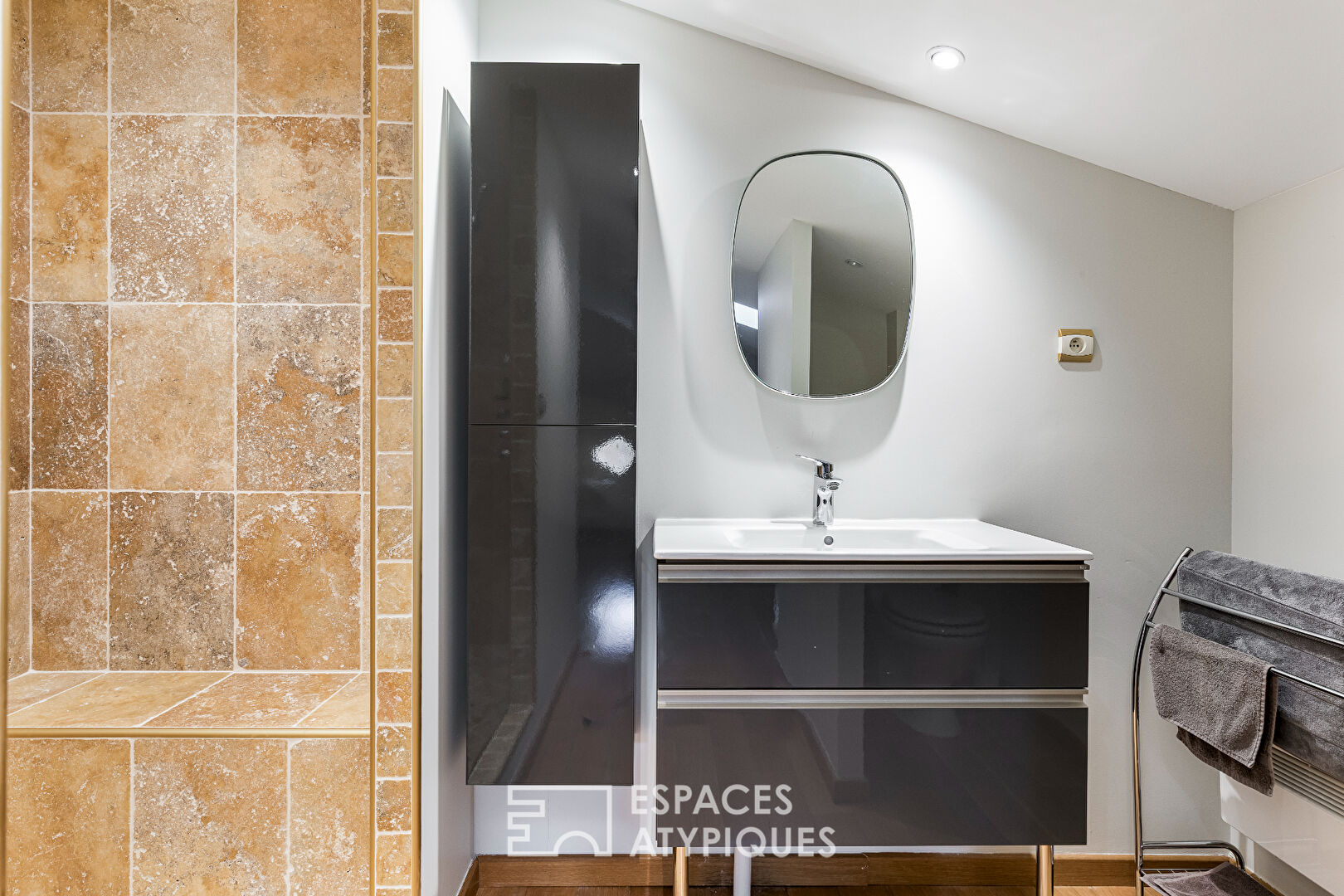 Maison d&rsquo;architecte et sa piscine à Préserville