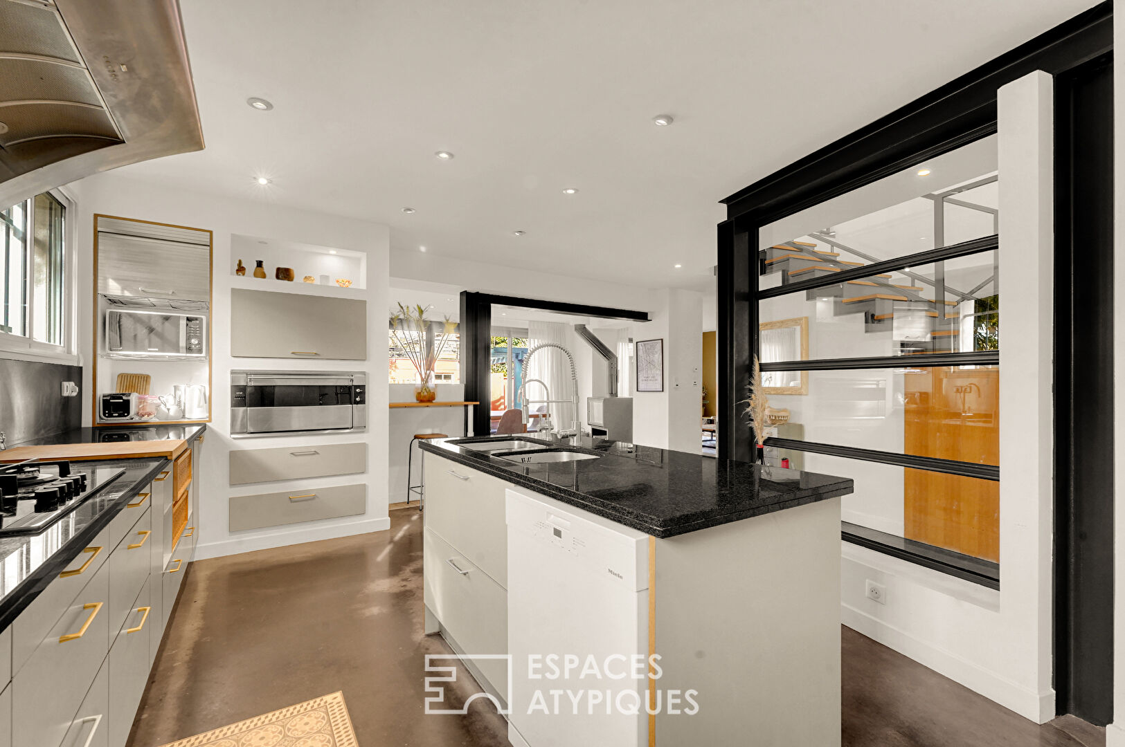 Maison rénovée avec piscine et dépendance au Pont des Demoiselles