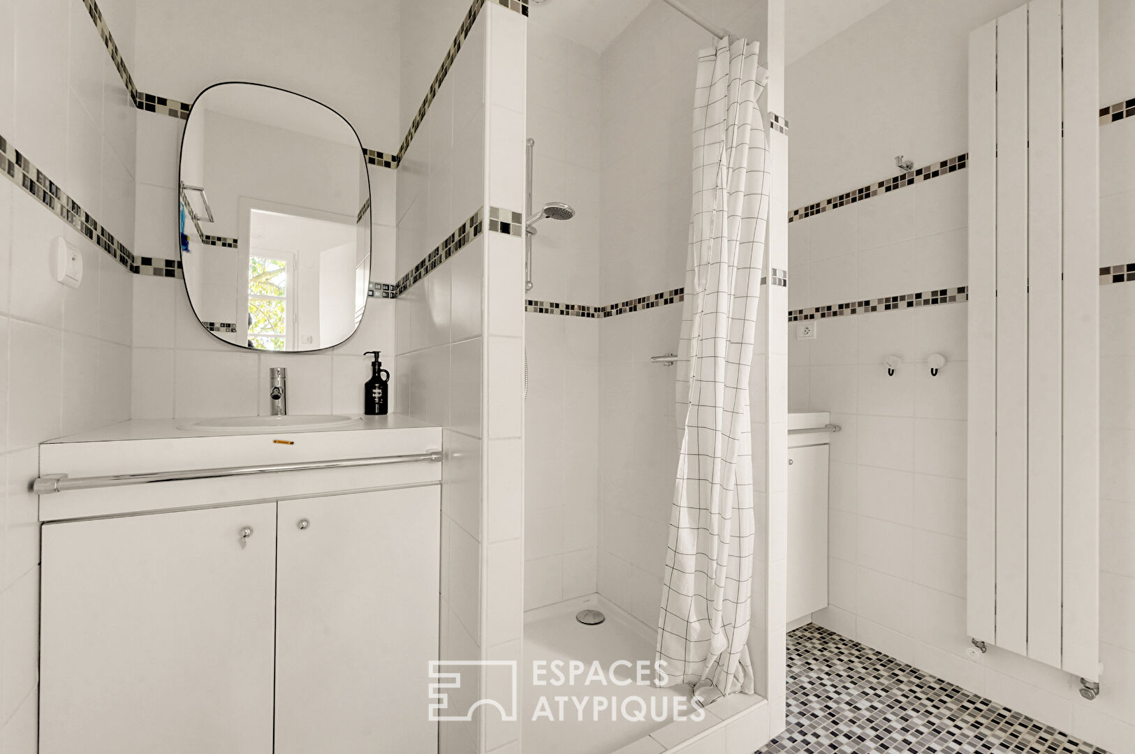 Maison rénovée avec piscine et dépendance au Pont des Demoiselles