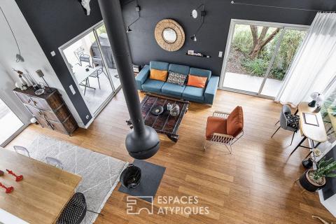 Villa moderniste avec piscine et jardin paysagé