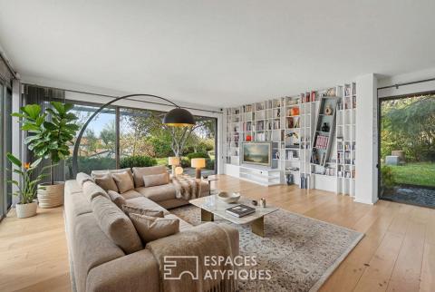 Architect-designed house with views and swimming pool on the hillsides