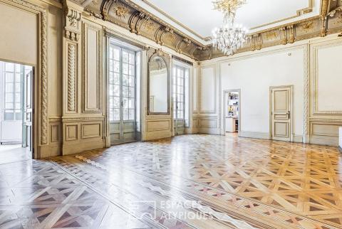 Appartement à réhabiliter avec terrasse et parking quartier Chalets / Saint-Sernin