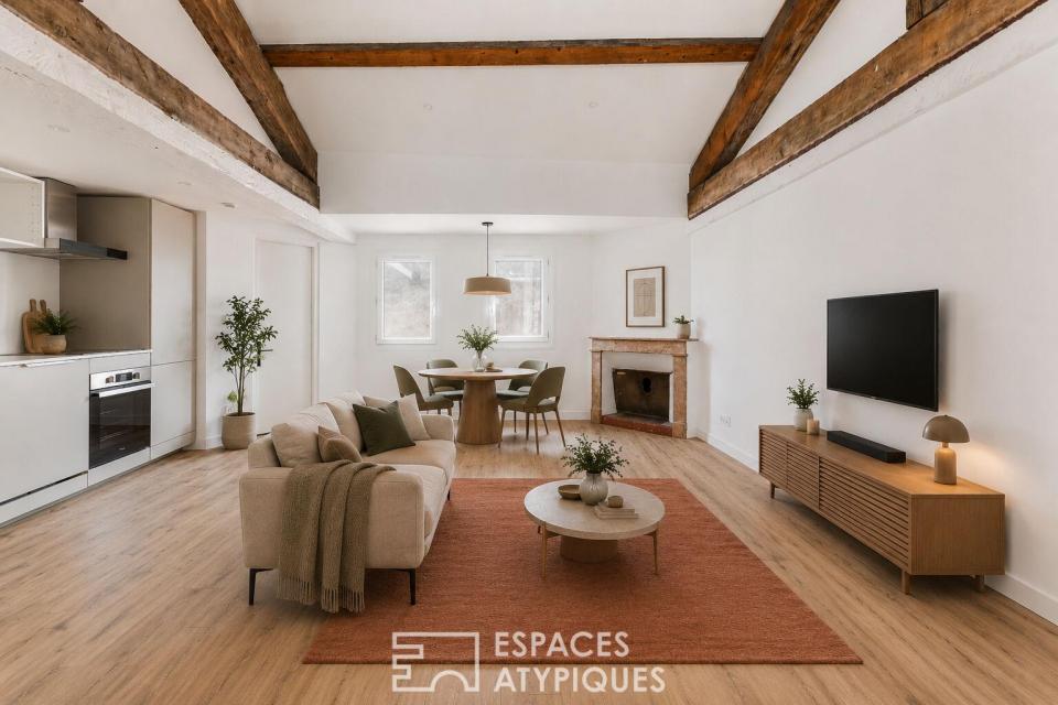 Appartement rénové au dernier étage au coeur des Carmes