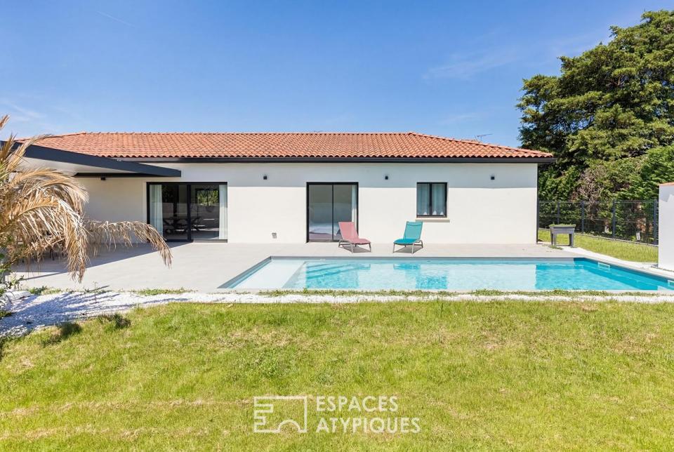 Maison contemporaine avec  piscine, en lisière de Launaguet