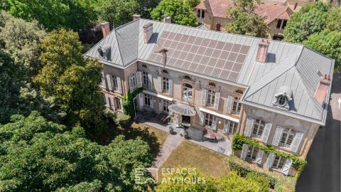 Maison de maître début XIXe siècle à réinterpréter avec ses dépendances