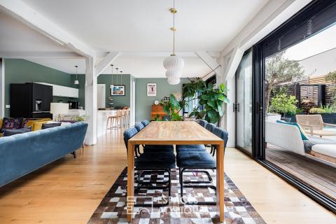 Maison contemporaine réhabilitée dans une ancienne fabrique bas Côté Pavée