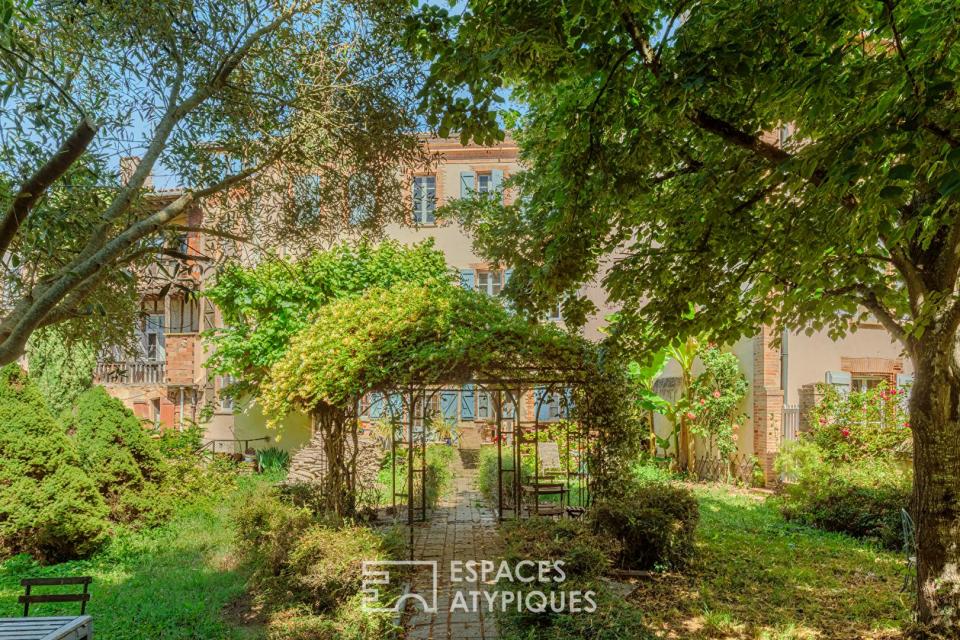 Maison bourgeoise fin XVIIIe entre ville et campagne dans un centre historique