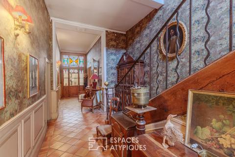 Maison bourgeoise fin XVIIIe entre ville et campagne dans un centre historique