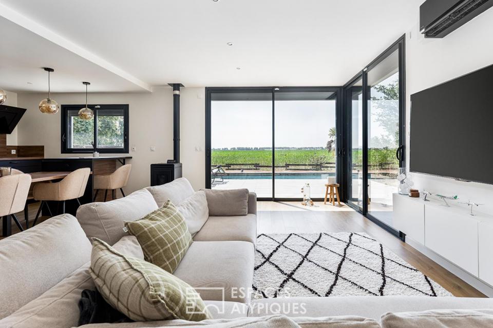Maison contemporaine avec piscine et vue dégagée à Merville