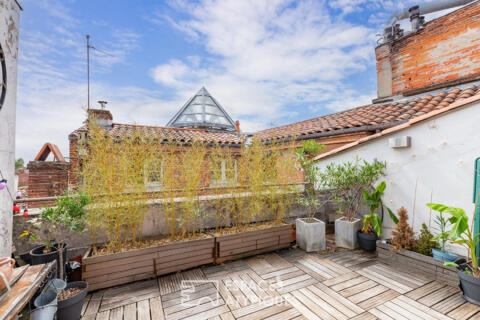 Top floor with terrace in St Etienne