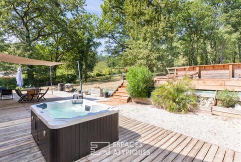 Maison avec piscine sur vaste terrain boisé