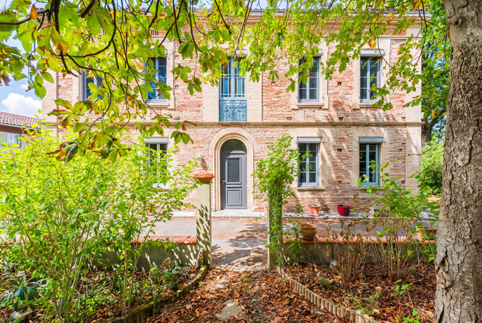 Maison bourgeoise fin XIXéme en Centre-bourg de Montberon