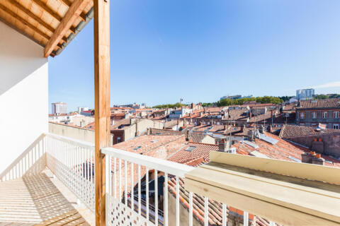 Renovated top-floor apartment with a view in Toulouse