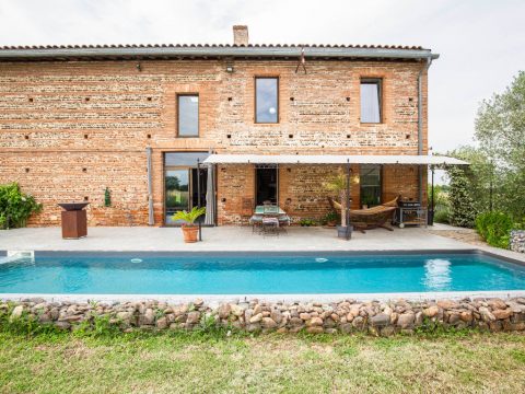 Propriété rénovée contemporain et ses champs de lavandes