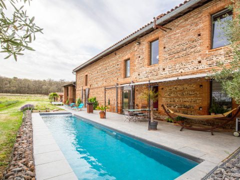 Propriété rénovée contemporain et ses champs de lavandes
