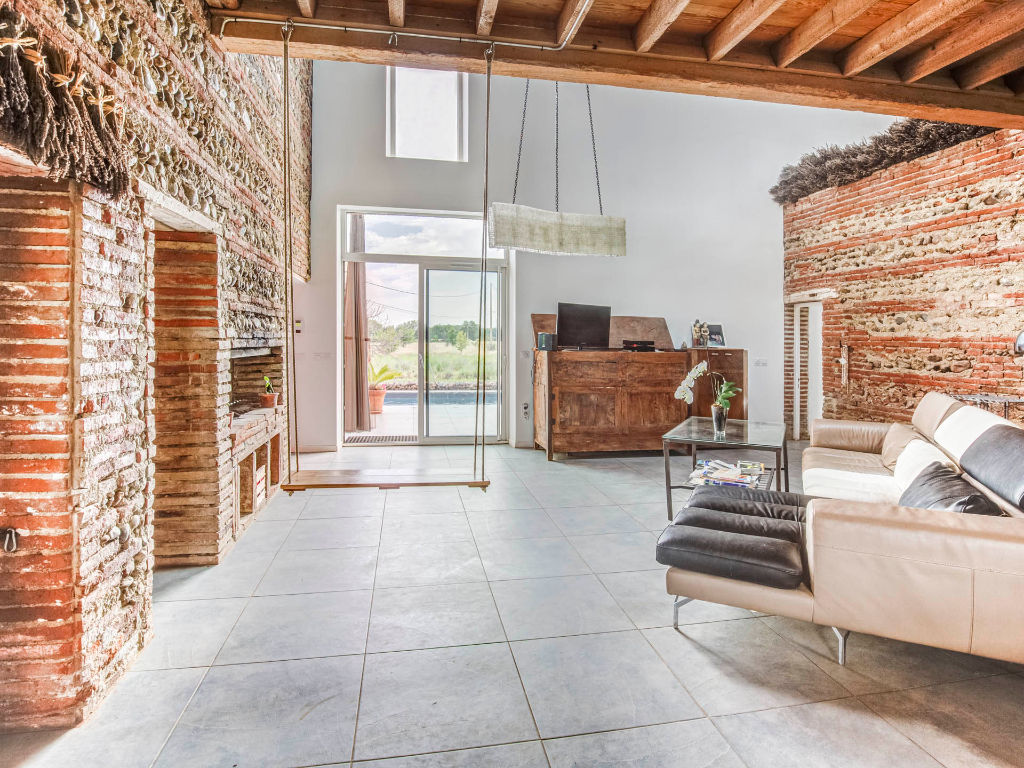 Propriété rénovée contemporain et ses champs de lavandes