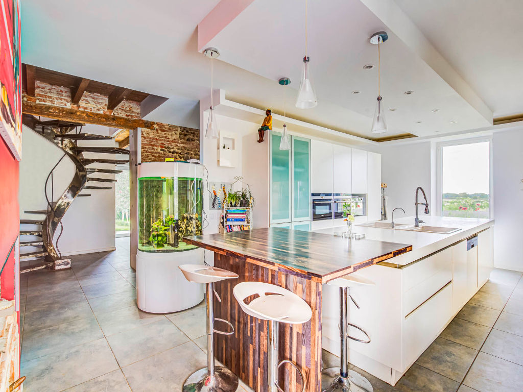 Propriété rénovée contemporain et ses champs de lavandes