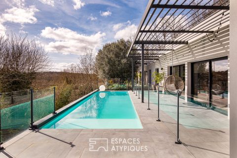 Maison contemporaine avec piscine et vue