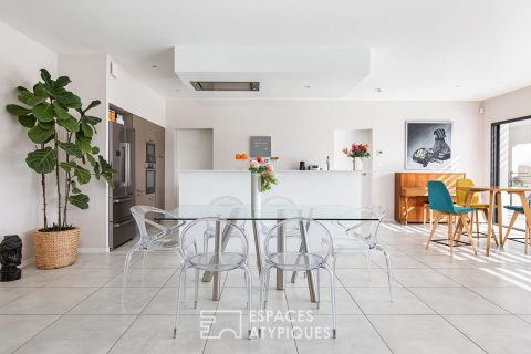 Maison contemporaine avec piscine et vue