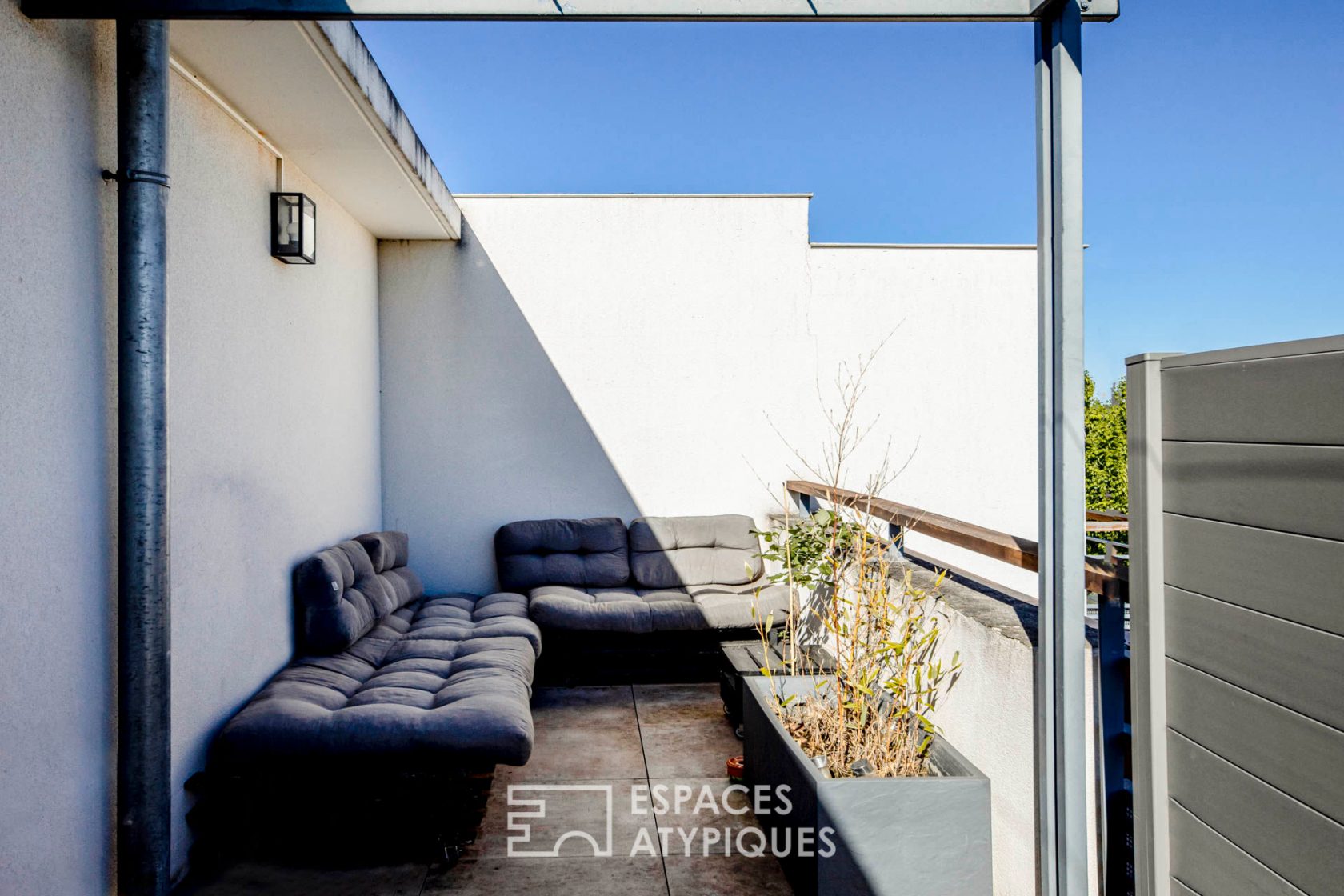Appartement et sa terrasse avec vue sur les Pyrénées