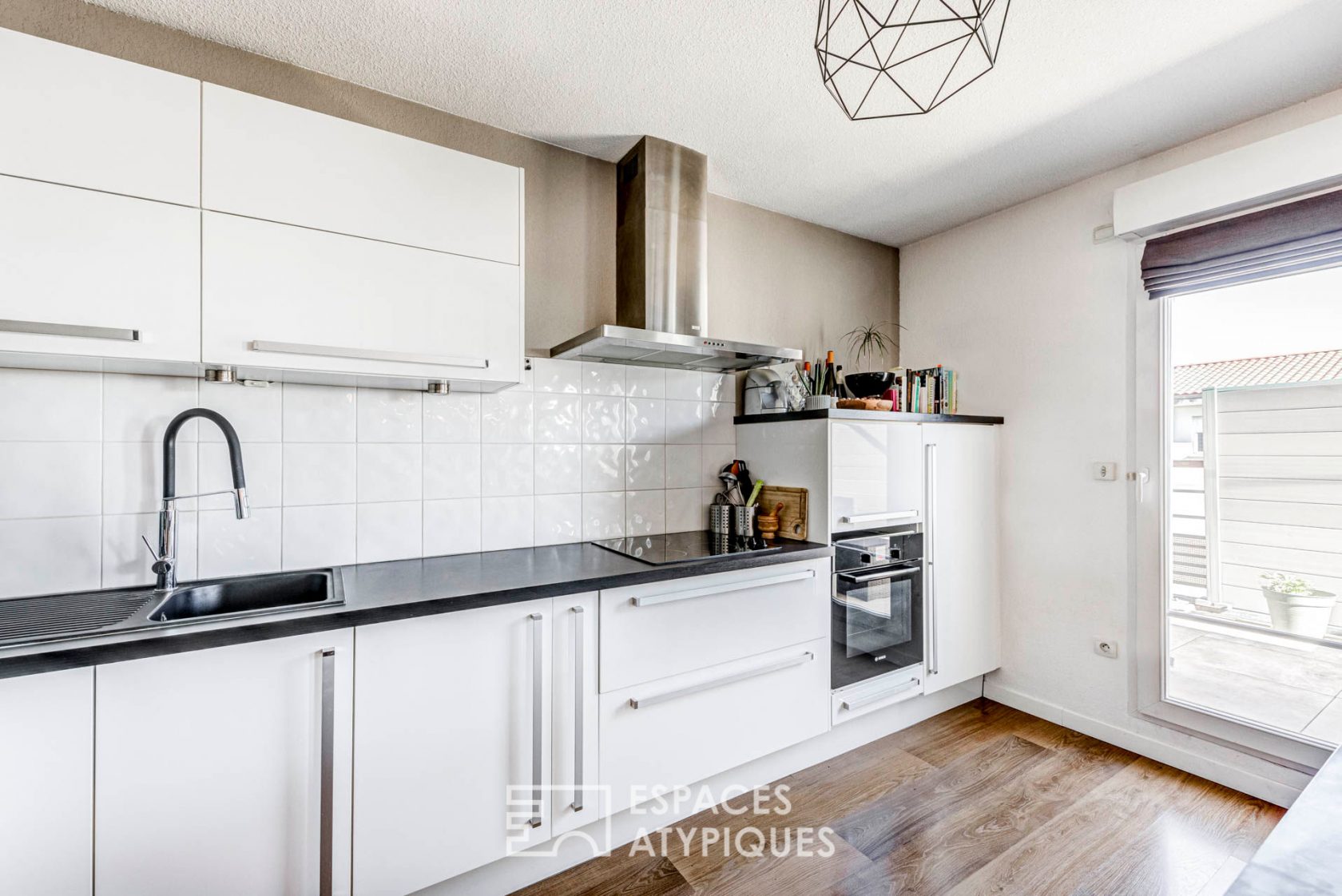 Appartement et sa terrasse avec vue sur les Pyrénées