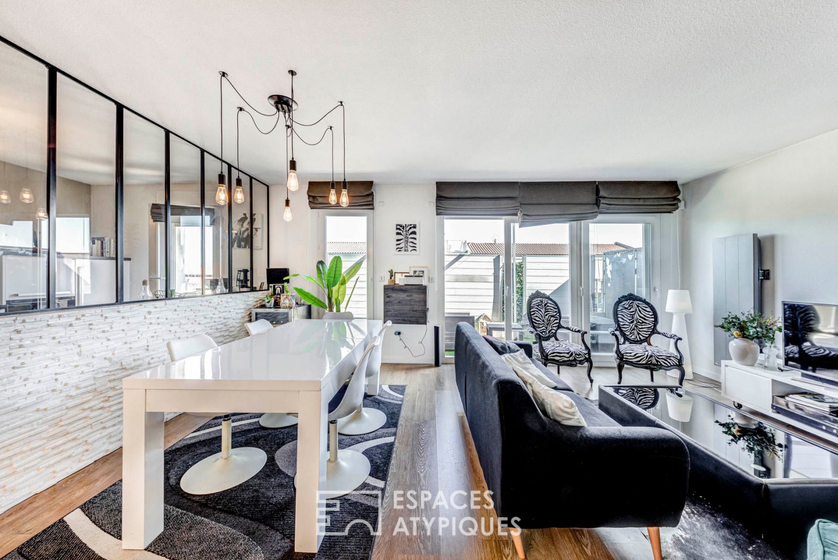 Appartement et sa terrasse avec vue sur les Pyrénées