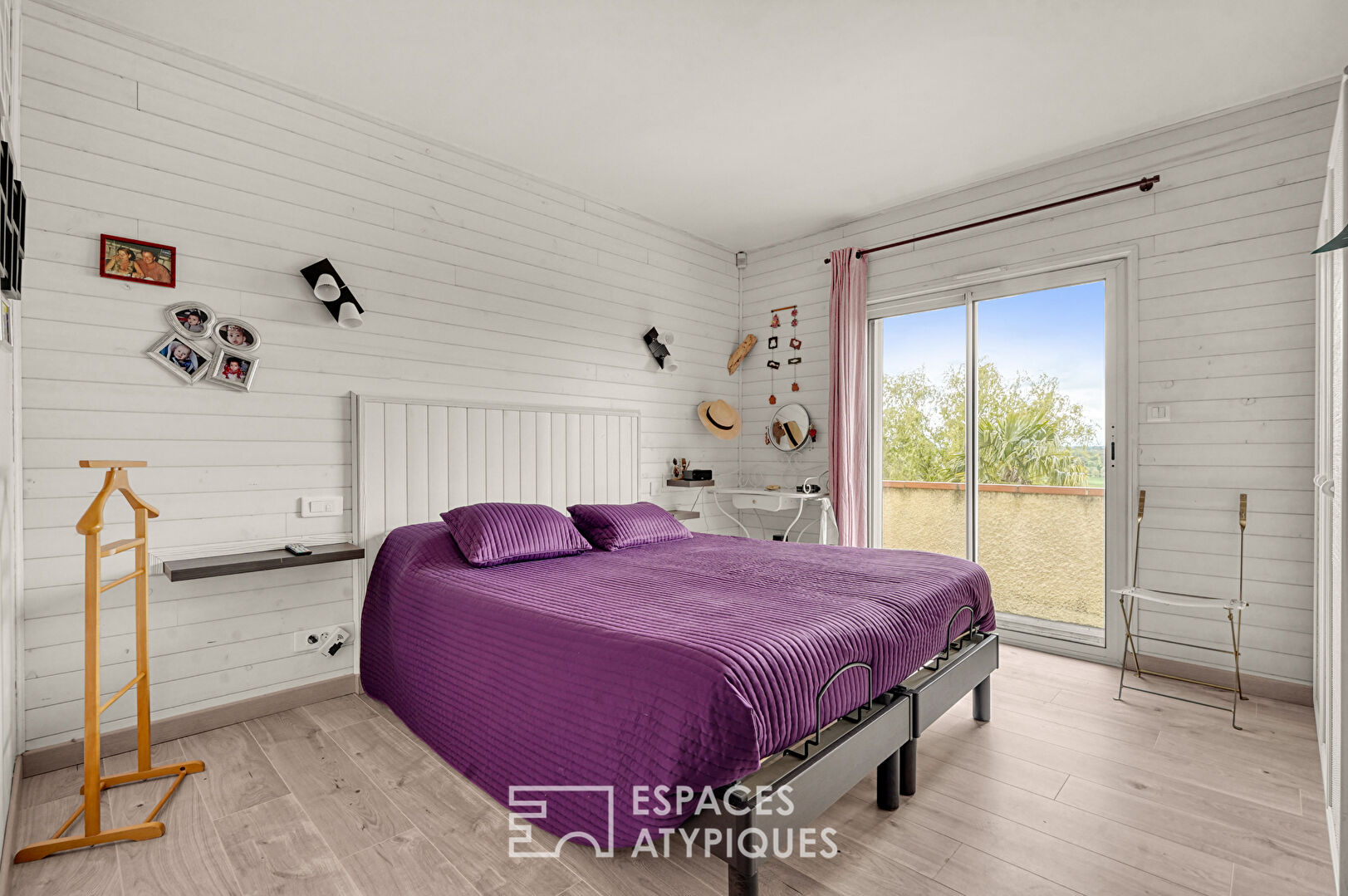 Villa with swimming pool and Pyrenees view in Lauzerville