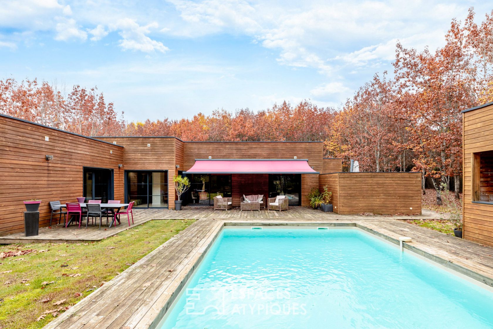 Maison contemporaine et son jardin paysagé